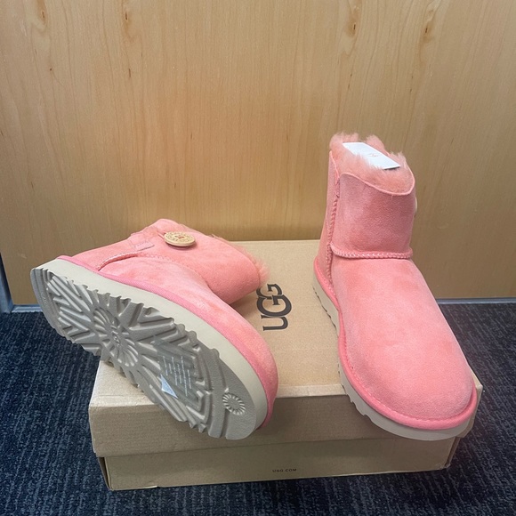 NIB UGG Bailey Button II Mini Boots - Picture 3 of 4